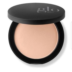 Glo Pressed Base in Beige Medium